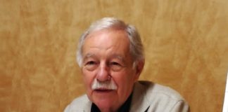 Eduardo-Mendoza-el-rey-recibe